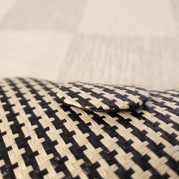 Y2K Banana Republic Woven Black and Tan Clutch - Picture 3 of 7